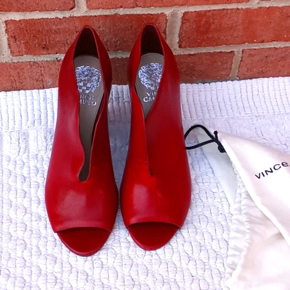 Beautiful Vince Camuto Slip On  Leather Heels